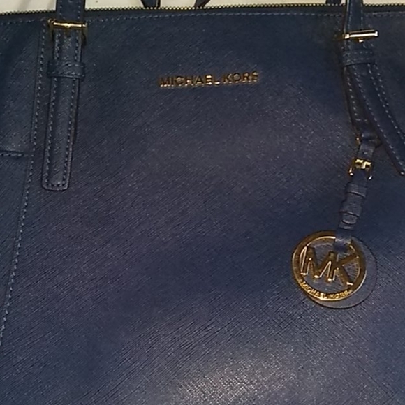 Flash Sale! Today only deal! Authentic! Michael Kors tote - Picture 2 of 12